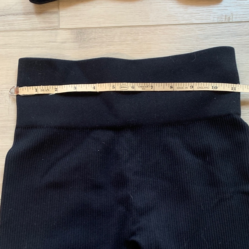 Women's Black Thick Ribbed Leggings and Sports Bra Unknown Brand - Picture 9 of 9